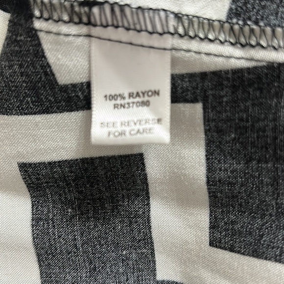 Cato Black and Ivory Geometric Print Blouse M - Picture 4 of 5
